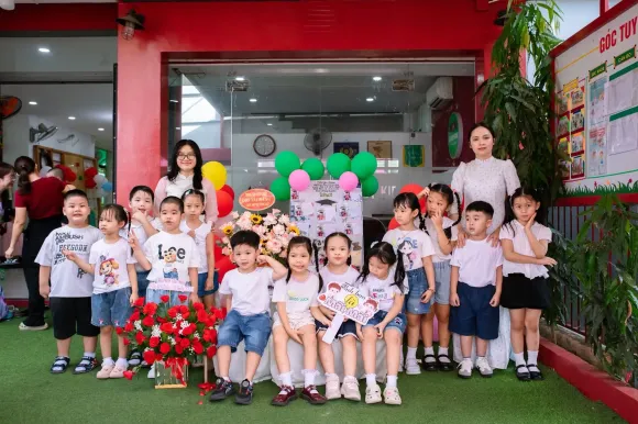 CÔ DẠY CON NHẬN BIẾT RAU MUỐNG VÀ RAU CẢI